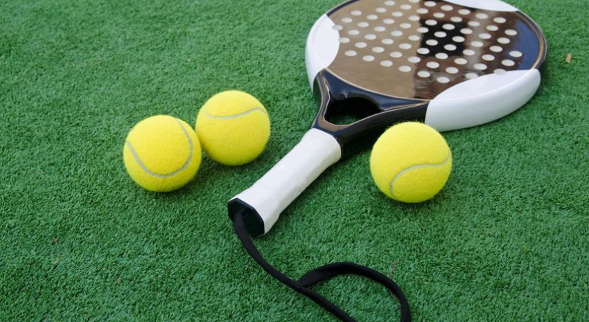 Hoy habrá clases de pádel en el Polideportivo Guillermo Aguirrezabal