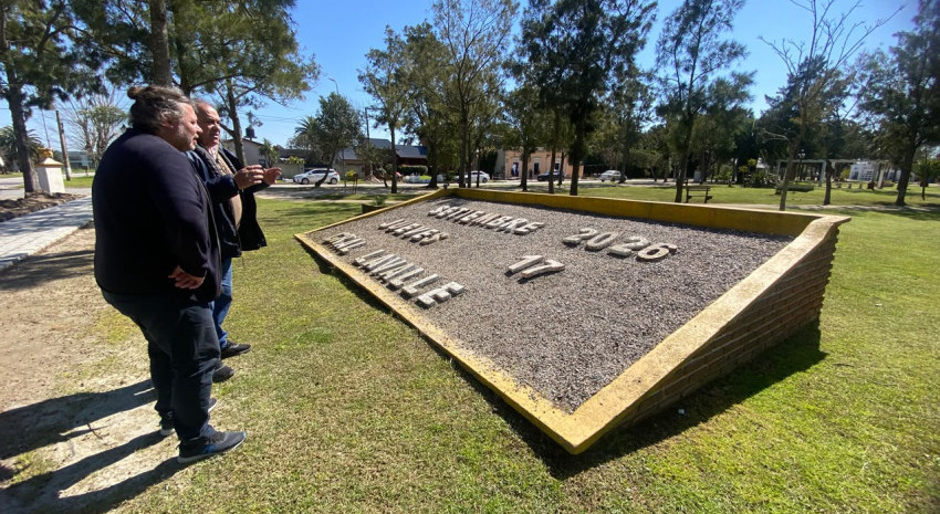Avanza la primera etapa de veredas en la plaza del casco urbano