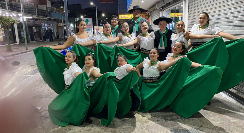 El Taller Municipal de Folklore brilló en el Teatro Ocean de Mar de A