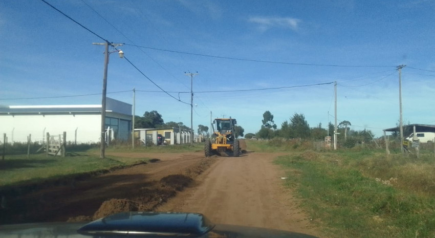 Trabajos de mejoramiento de calles en Paraje Pavón