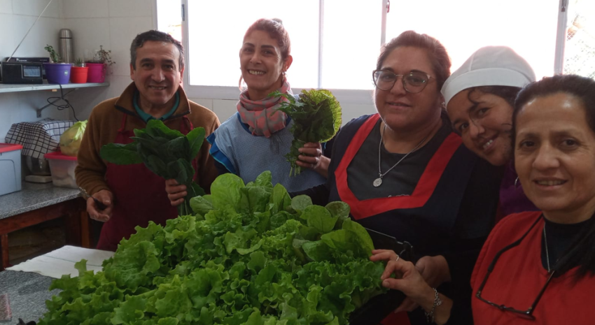 Primera cosecha en la Granja Agroecológica Bandera Argentina