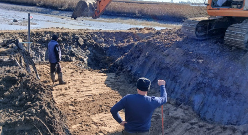 Obras de saneamiento: Nueva compuerta para optimizar el escurrimiento