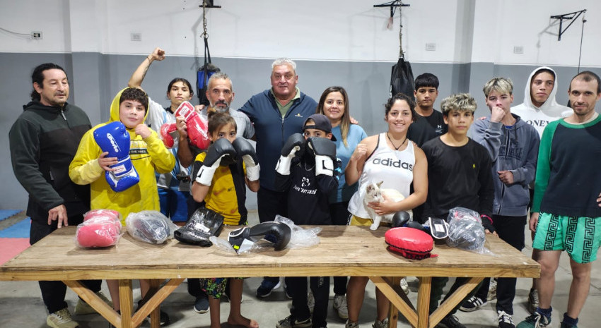 El municipio hizo entrega de materiales para el Taller de Boxeo de Pav