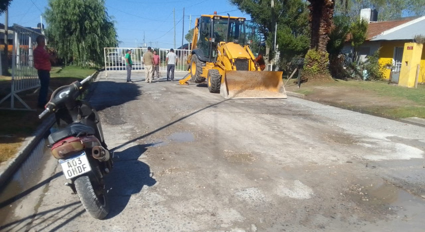 Comenzaron trabajos de bacheo en distintas calles del Casco Urbano