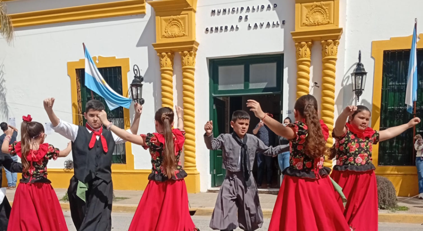 El Taller Municipal de Folklore brilló en presentaciones locales y re