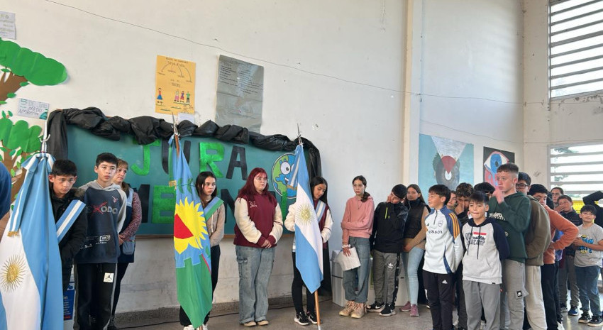 La Escuela N°1 celebró la Jura Ambiental con entrega de plantines