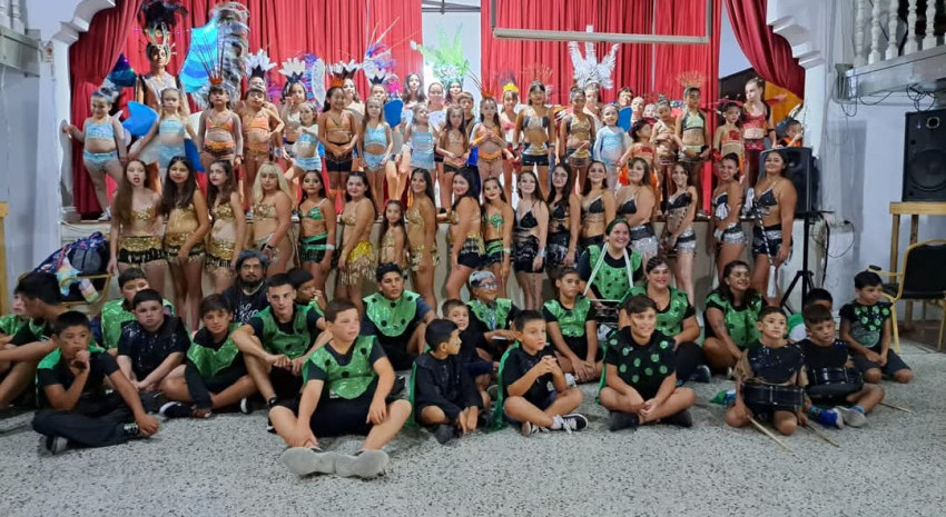 La Comparsa Murucuyá se prepara para presentar “Alicia en el país