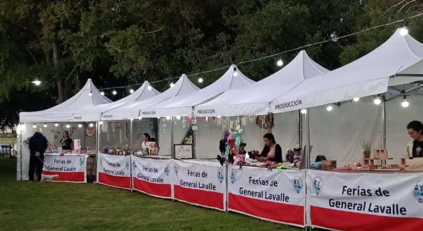 Continúa este lunes la Feria del Puerto de la Ría Ajó