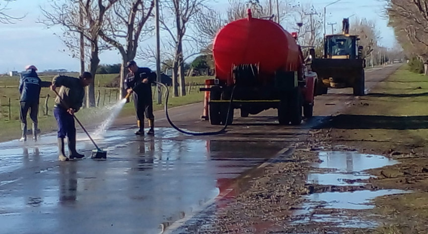 Comenzaron con la limpieza en las calles por donde circularon los auto