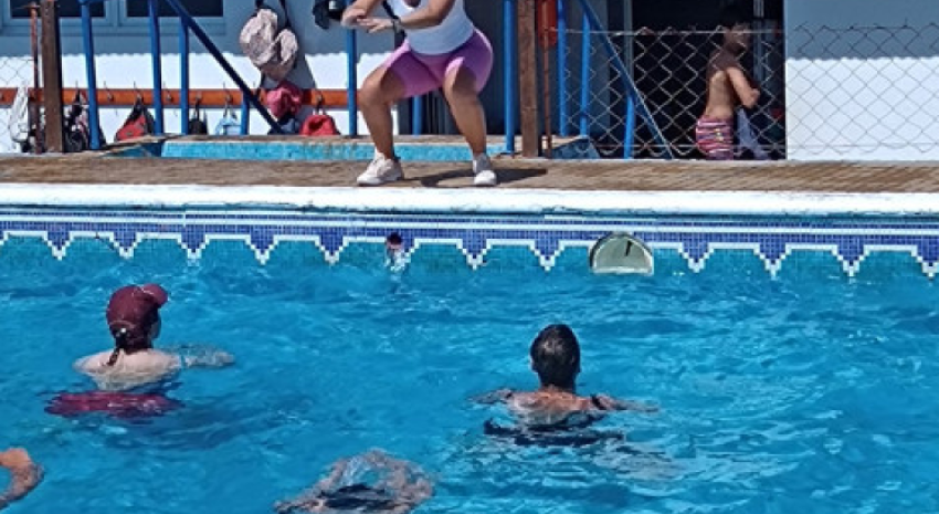 Clases de aquagym en el natatorio Sebastián Podazza
