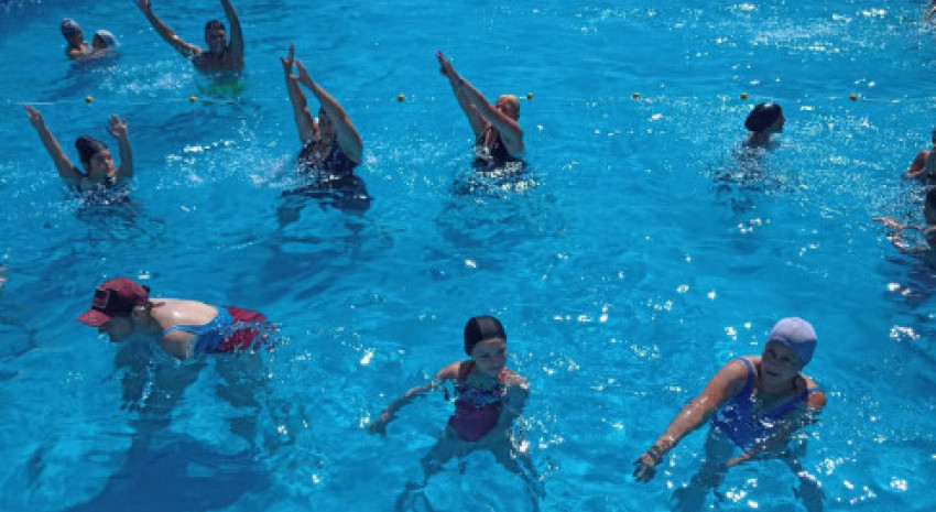 Sumáte a las clases de aquagym con la Profesora Camila