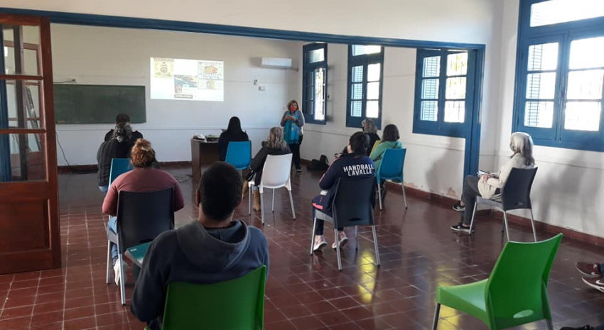 Comenzó el curso de “Producción de Licores” del CEA N°26