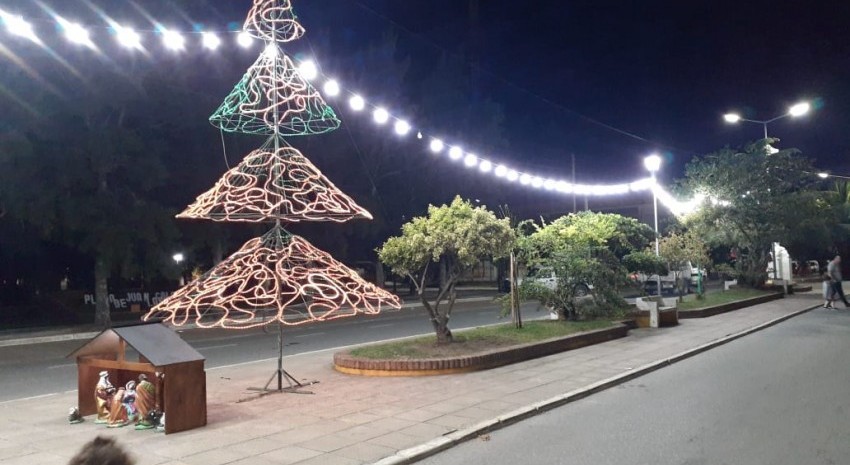 Ornamentaron el Boulevard y el ingreso al Palacio Municipal con motivo
