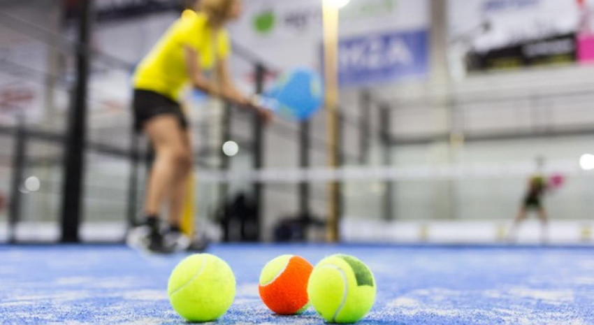 Hoy habrá clases de pádel en el Polideportivo Guillermo Aguirrezabal