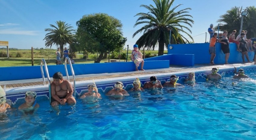Mañana habrá una jornada de natación en la pileta municipal