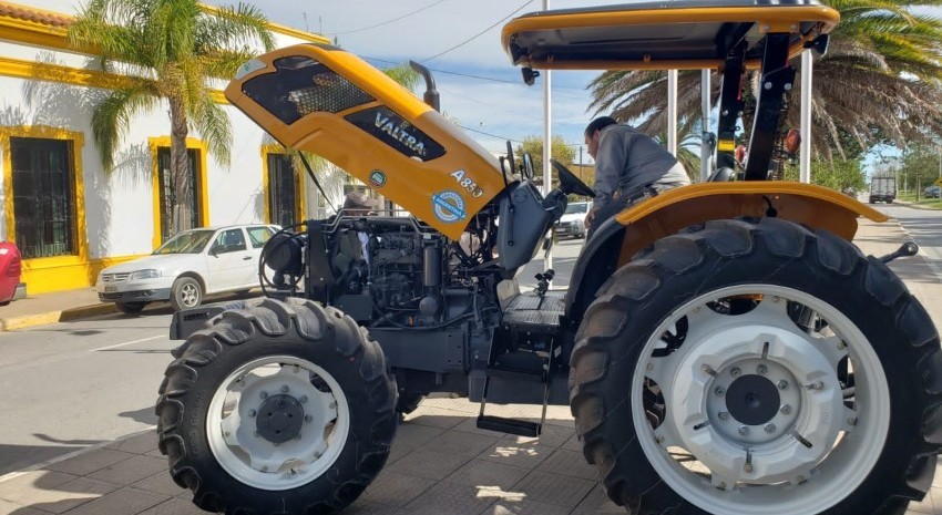 El municipio adquirió un nuevo tractor
